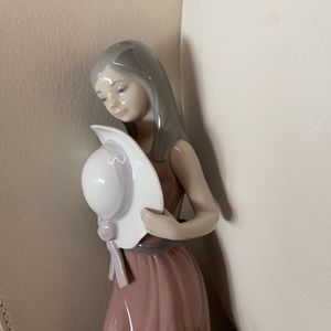 Lladro porcelain bashful girl w hat